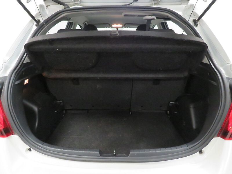 Toyota Yaris - fotka 23 z 23