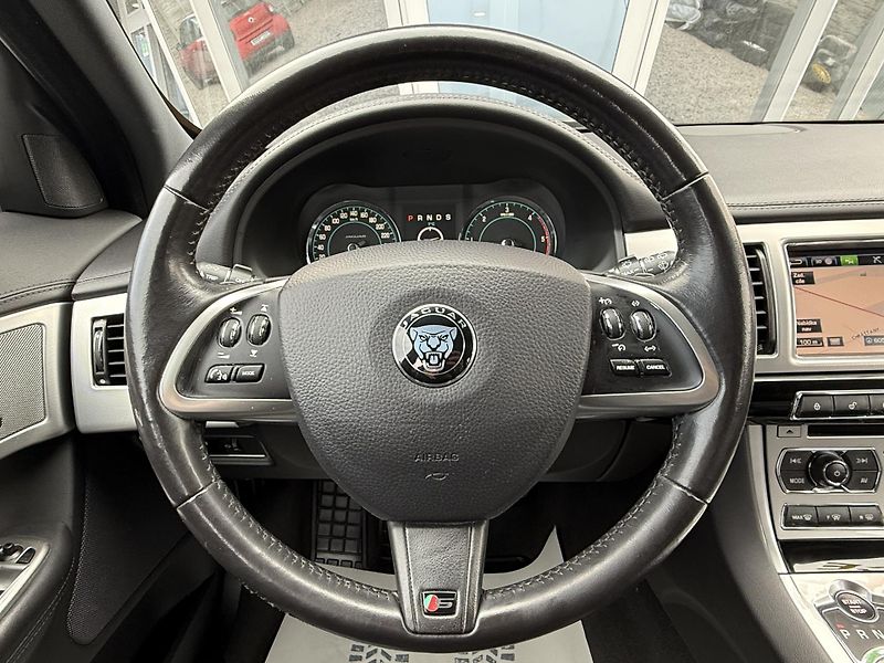 Jaguar XF 3,0 V6 Sportbrake REZERVACE - fotka 30 z 37