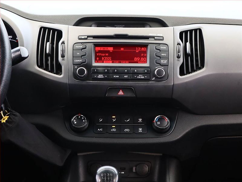 Kia Sportage (2012) 1.6 GDI, po STK, slušný stav - fotka 10 z 12