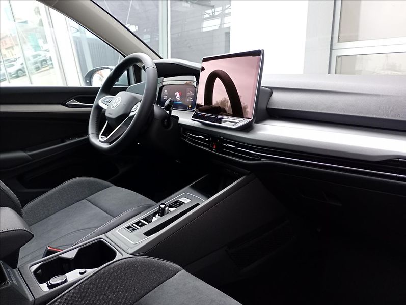 Volkswagen Golf Variant (2026) 1,5 eTSI 7DSG mHEV  People - fotka 16 z 19