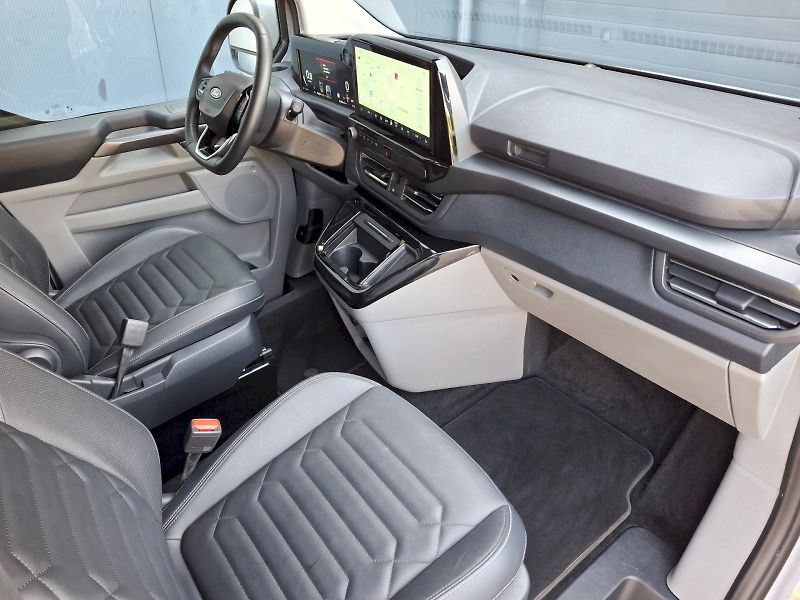 Ford Tourneo Custom (2025) L2 Titanium X AWD 2,0 EcoBlue - fotka 15 z 35