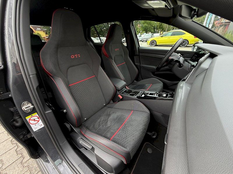 Volkswagen Golf (2023) 2.0 TSI GTI Clubsport 221 kW D - fotka 21 z 24