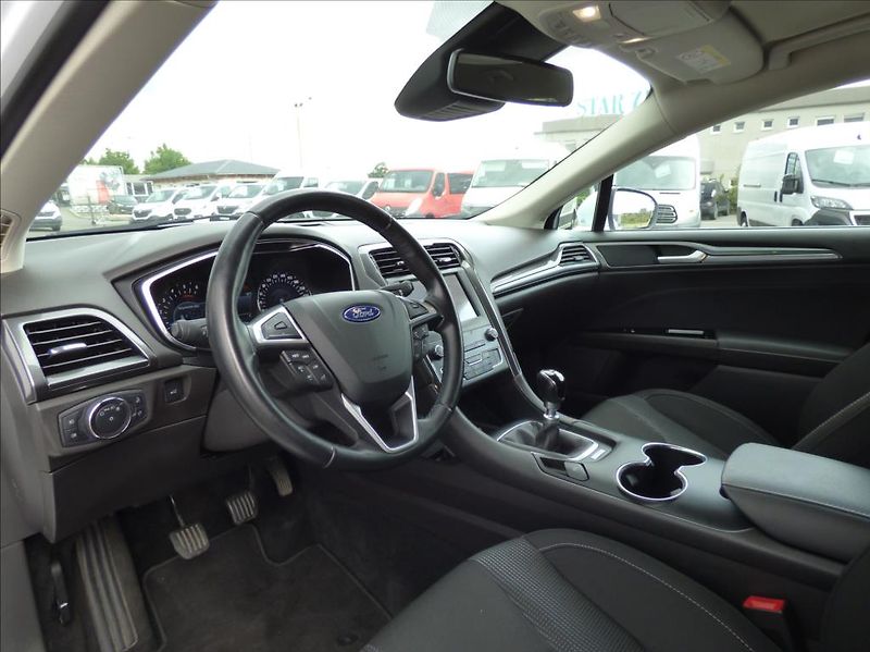 Ford Mondeo 2,0 LED,Navi,Titanium servis - fotka 12 z 72