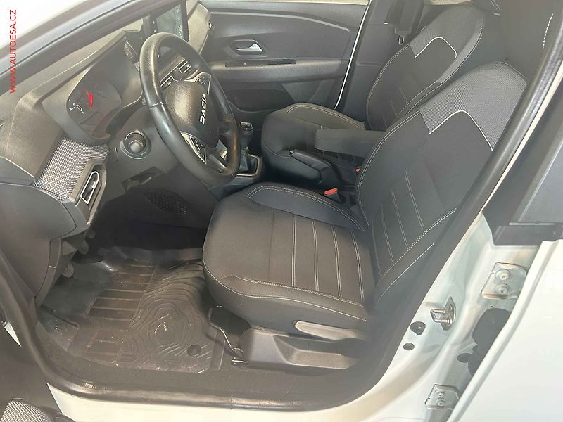 Dacia Sandero (2023) 1.0TCe, ČR, AC, park.kamera - fotka 9 z 15