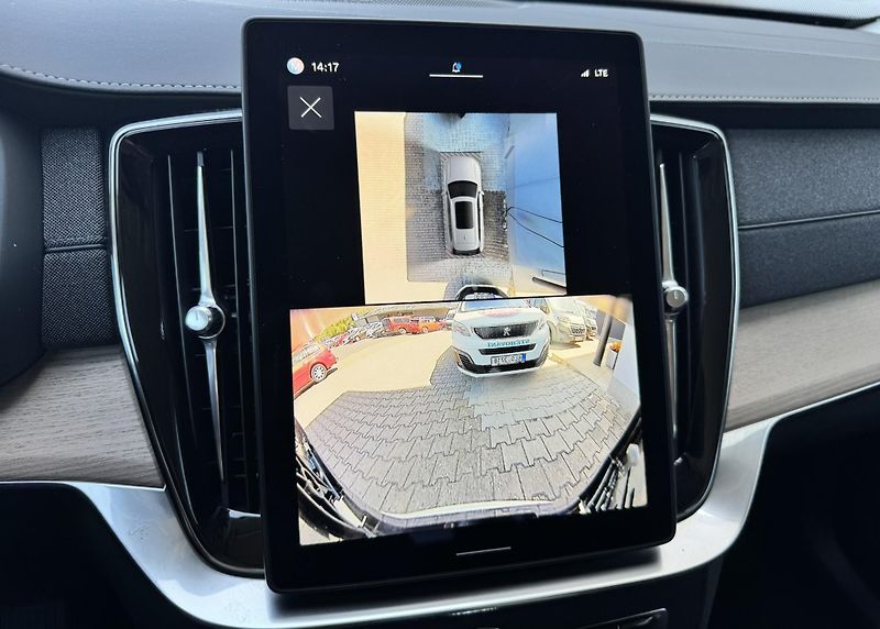 Volvo XC90 T8 AWD / 360 / kola/ REZERVACE - fotka 49 z 51