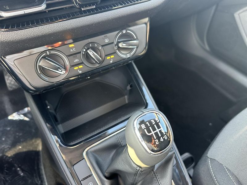 Škoda Fabia CLASSIC 1.0TSI 85kW + tažné - fotka 11 z 13