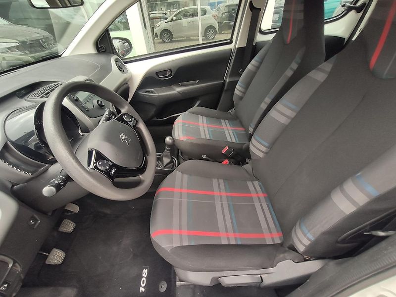 Peugeot 108 (2015) ACTIVE 1.0 70k MAN6 NOVÉ CZ - fotka 14 z 26