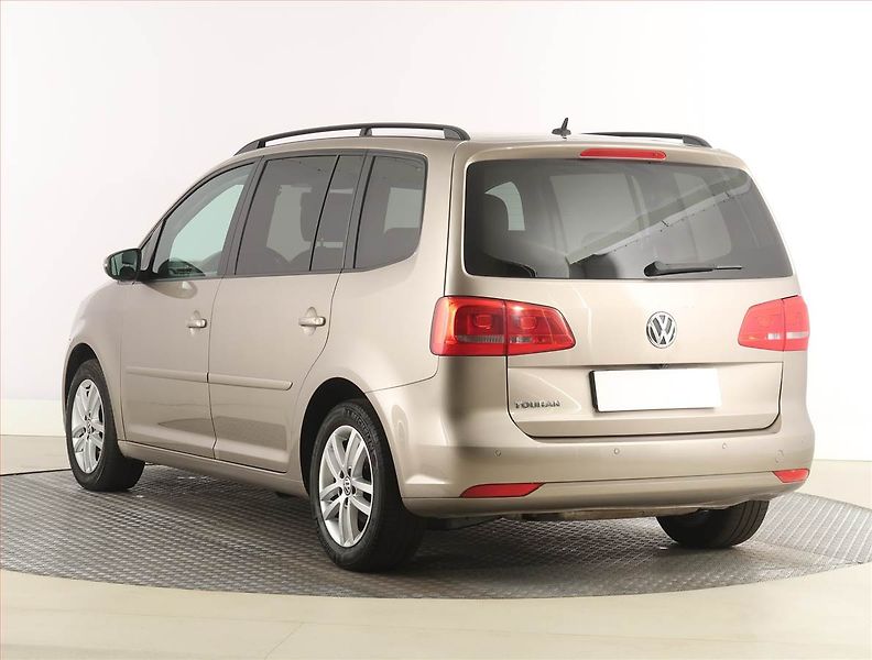 Volkswagen Touran (2013) Comfortline 1.2 TSI, ČR,1.maj - fotka 4 z 19