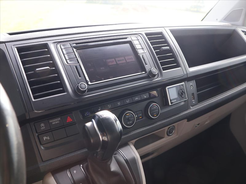 Volkswagen Caravelle 2,0 TDI 150kW DSG 8Míst Comfor - fotka 16 z 25
