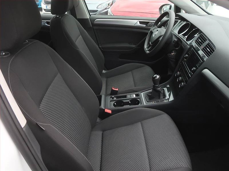 Volkswagen Golf (2018) 1.6 TDI, Park. senzory - fotka 9 z 14