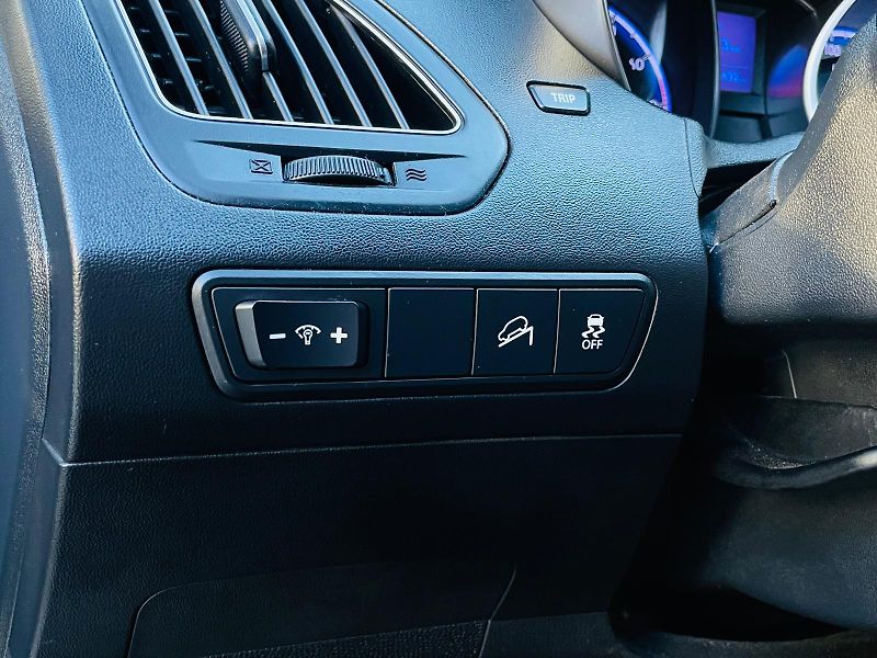 Hyundai ix35 2.0i MANUÁL VÝHŘEV SERVISKA - fotka 38 z 45