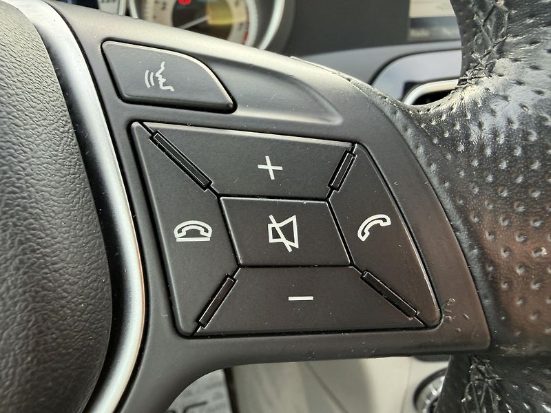 Mercedes-Benz Třídy C 180 CGI NAVI MANUAL SERVISKA - fotka 20 z 48