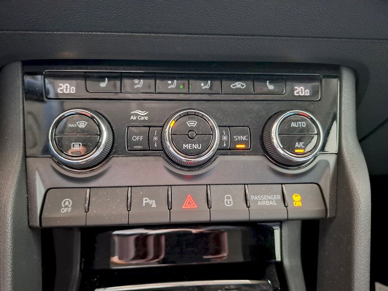Škoda Karoq (2024) TOP SELECTION TD 110/2.0 A7A 4 - fotka 19 z 30