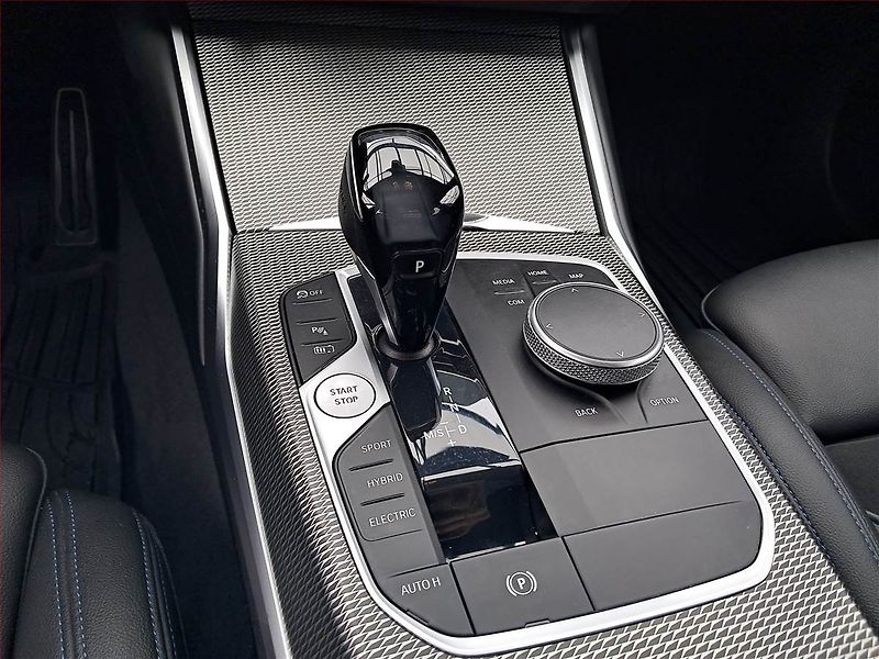 BMW Řada 3 (2021) 330 e xDrive - fotka 13 z 24