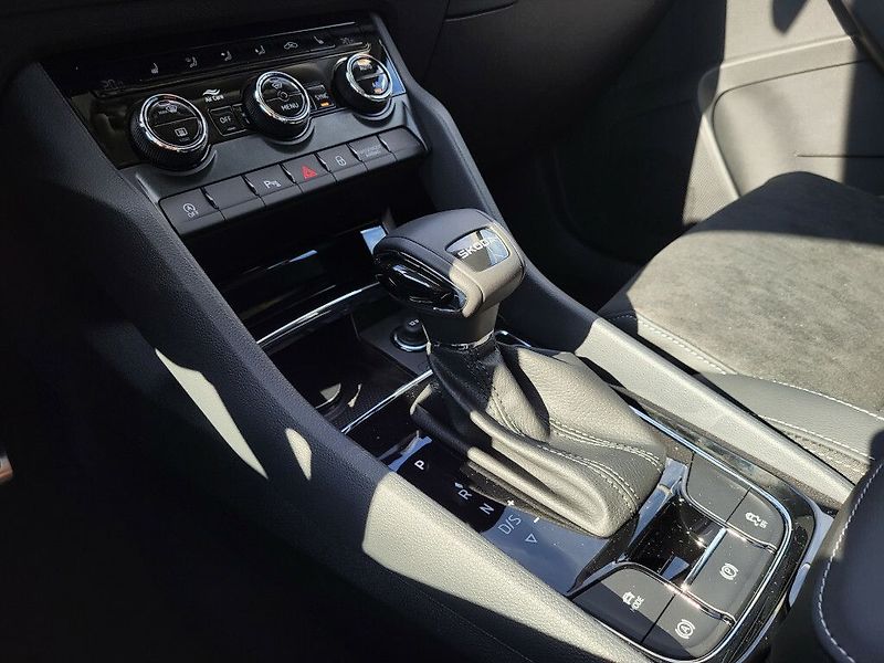 Škoda Karoq Dynamic 1,5TSI 110kW - fotka 28 z 30