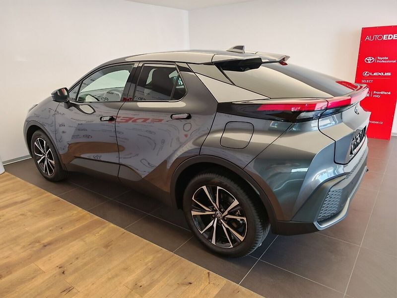 Toyota C-HR 2,0 Plug-in Hybrid Style - fotka 6 z 38
