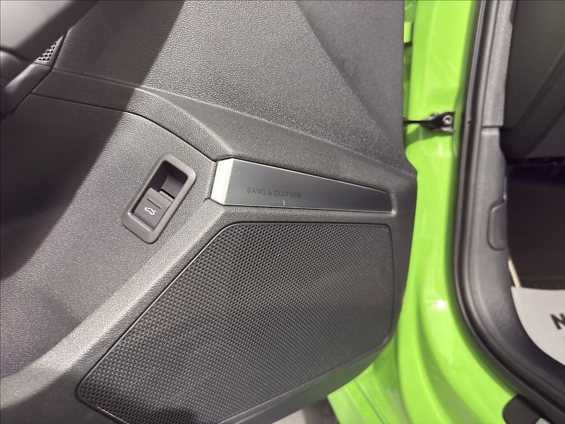 Audi RS 3 2,5   TFSI B&O 1.MAJ ČR DPH - fotka 8 z 46
