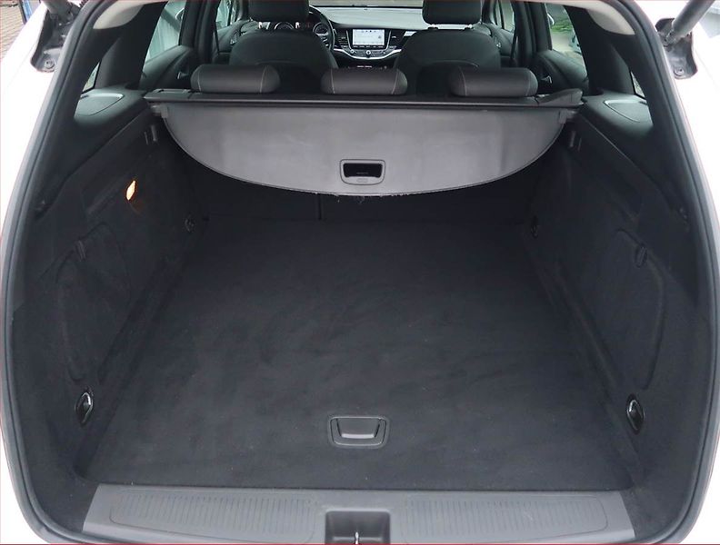 Opel Astra (2019) 1.6 CDTI, Navi, Tempomat - fotka 14 z 16