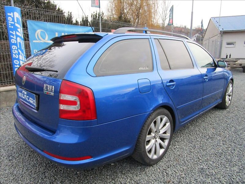 Škoda Octavia Combi 2.0TDi RS, aut. Klima - fotka 4 z 40