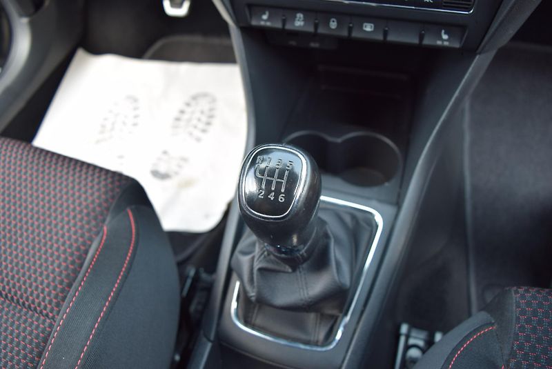 Škoda Rapid (2014) 1.2TSI 77kw ELEGANCE XEN ALU  - fotka 32 z 48