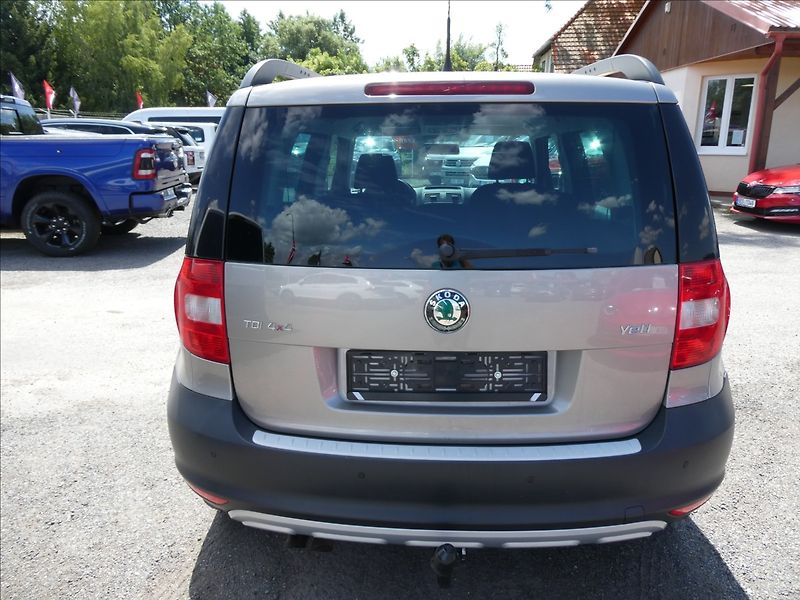 Škoda Yeti 2,0 TDi 81kW 4x4,2x kola,závěs - fotka 9 z 42