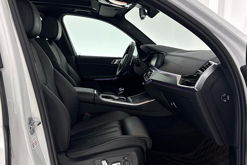 BMW X5 xDrive30d - fotka 13 z 30