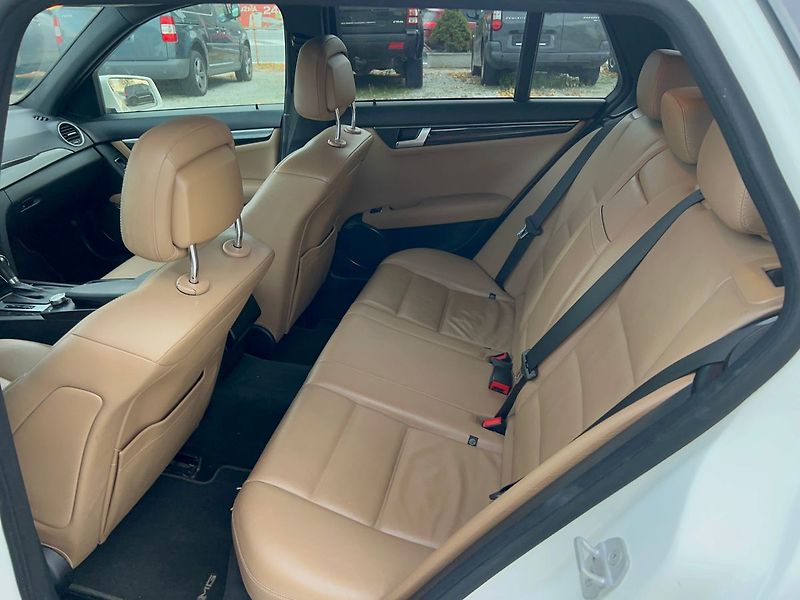 Mercedes-Benz Třídy C AMG LINE 3.0 CDI 4MATIC - fotka 9 z 15