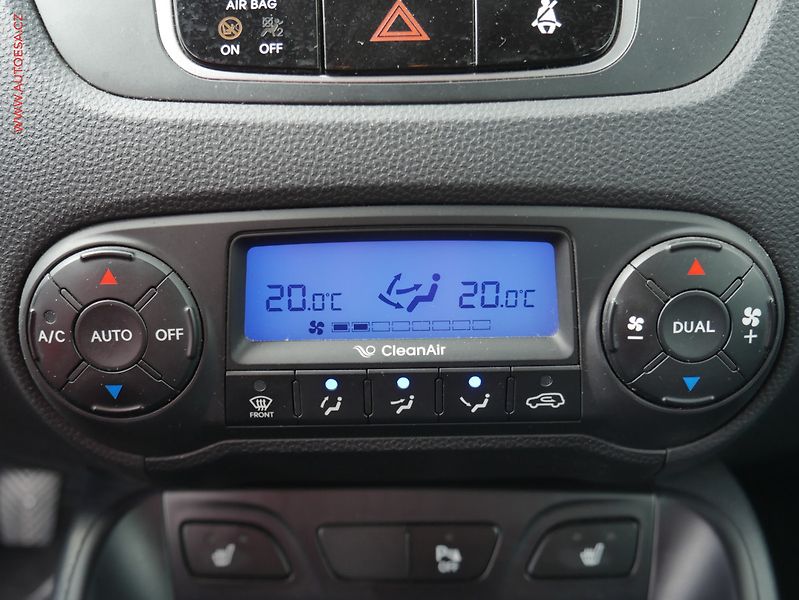 Hyundai ix35 (2012) 2.0 CRDi, ČR, AC, TZ, park - fotka 17 z 23