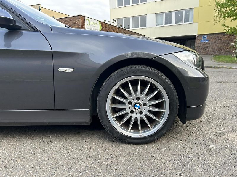 BMW Řada 3 320i  - fotka 14 z 51