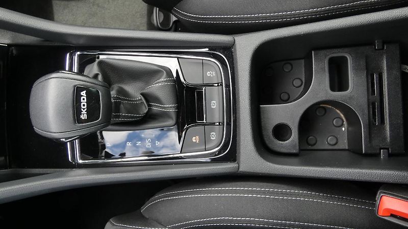 Škoda Karoq 1,5 TSI DSG Sportline - fotka 18 z 23