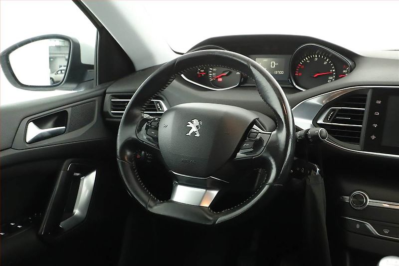 Peugeot 308 (2016) 1.6 BlueHDi, Tempomat - fotka 8 z 16