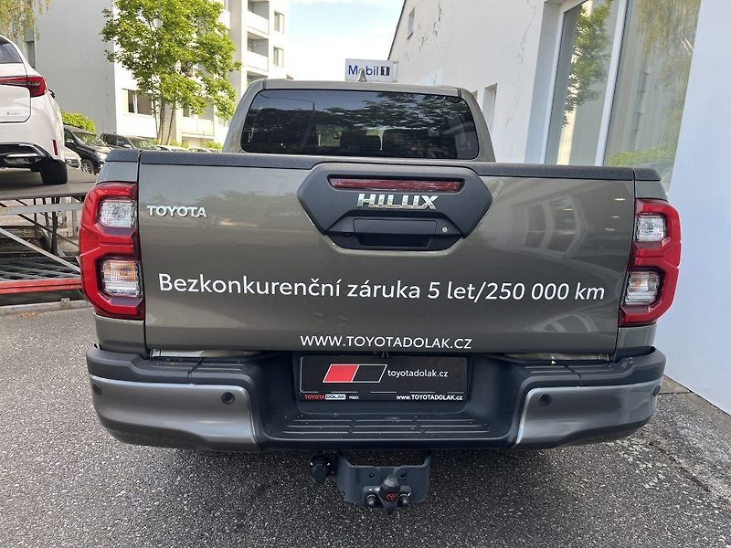 Toyota Hilux 2.8L Diesel  6 AT Invincible - fotka 6 z 29