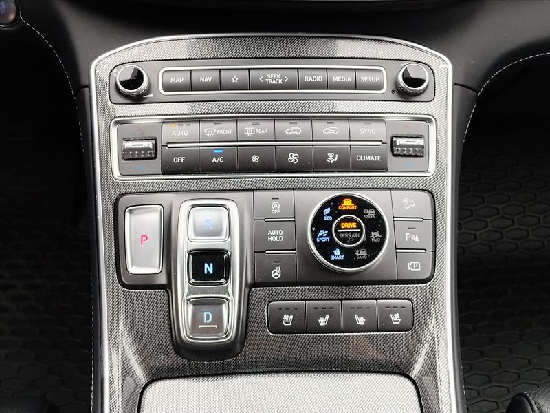 Hyundai Santa Fe 2,2   STYLE  142kW  4WD HeadUp - fotka 15 z 36