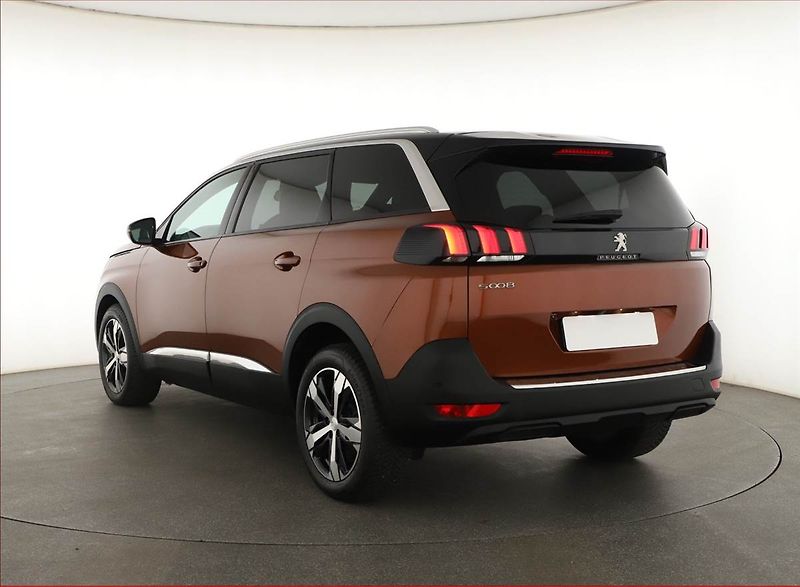 Peugeot 5008 (2023) PureTech 130 - fotka 4 z 20