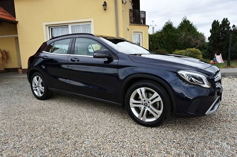 Mercedes-Benz GLA (2018) 2,0 220 135 kW - fotka 2 z 60