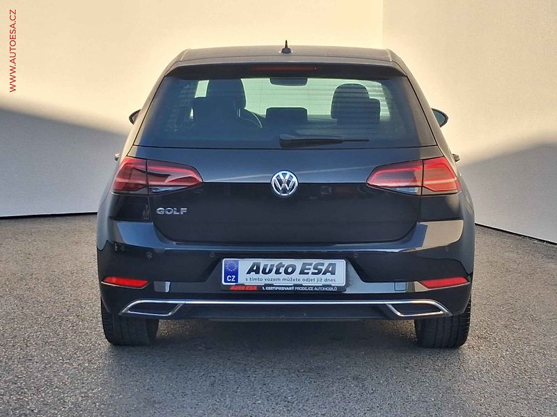 Volkswagen Golf (2018) 1.5 TSi, Highline, DSG, LED - fotka 5 z 18