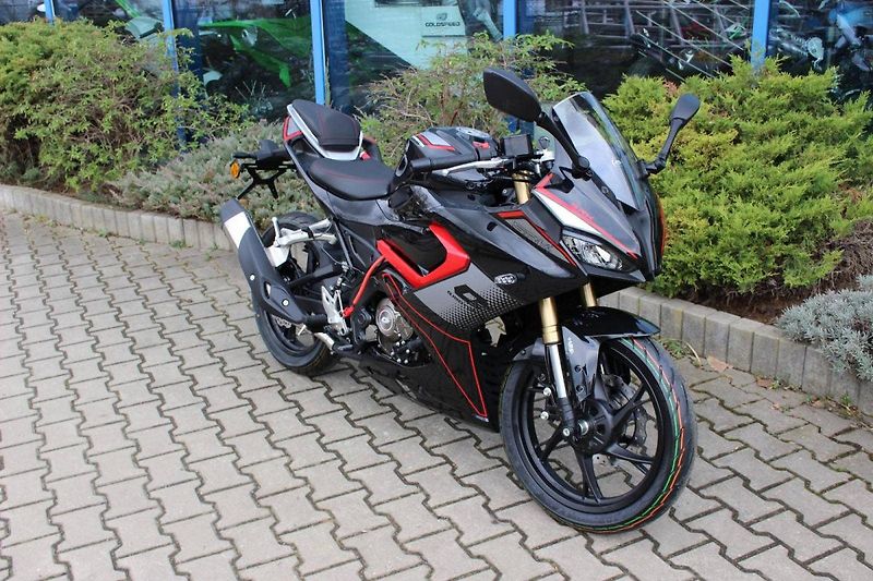 QJ Motor SRK 125 R (2025) NOVINKA 2025 SKLADEM - fotka 1 z 8