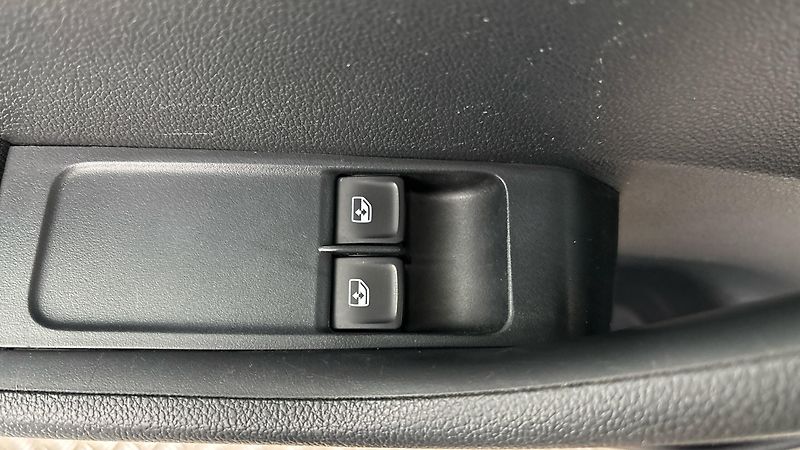Škoda Fabia 1.0 TSI Active - fotka 22 z 23
