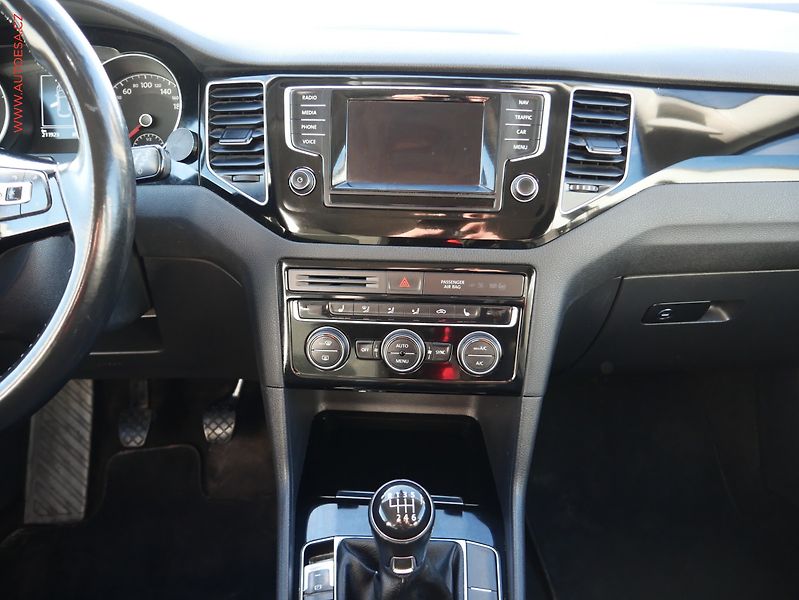Volkswagen Golf Sportsvan (2015) 2.0TDi, Highline, bixen, TZ - fotka 11 z 21