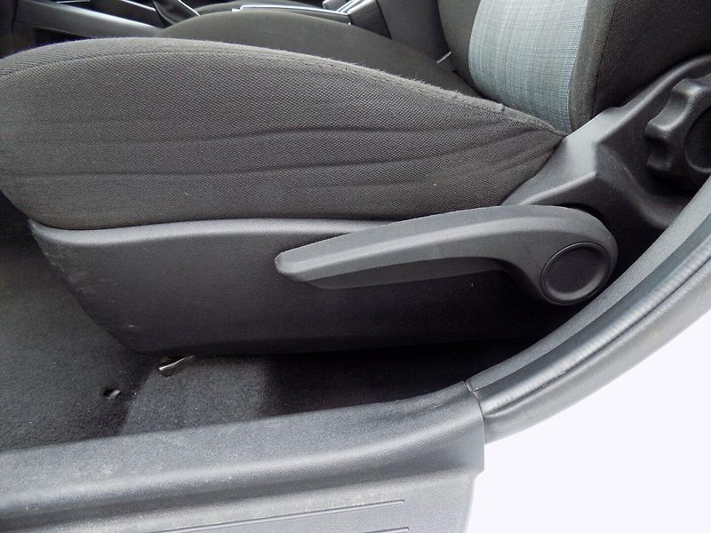 Kia Ceed (2012) 1.6GDi/2.Maj.ČR/Klimatizace/ - fotka 22 z 34