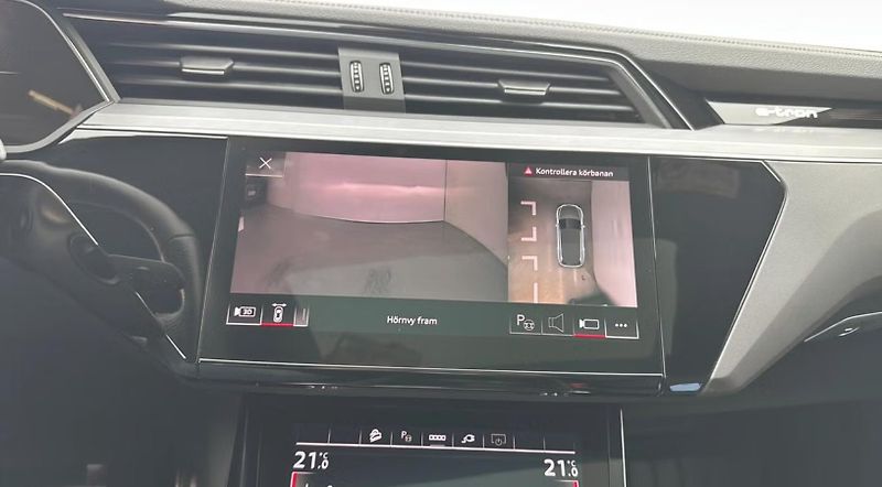 Audi Q8 e-tron 55 Q 360k Pano Tažné Matrix  - fotka 10 z 25