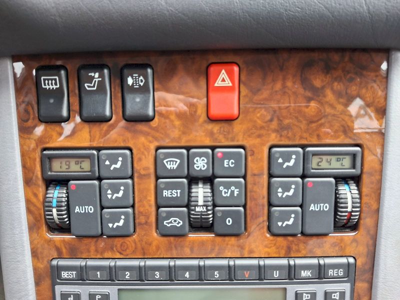 Mercedes-Benz Třídy S (1991) 400 SEL 4,2i 210kW - fotka 29 z 31