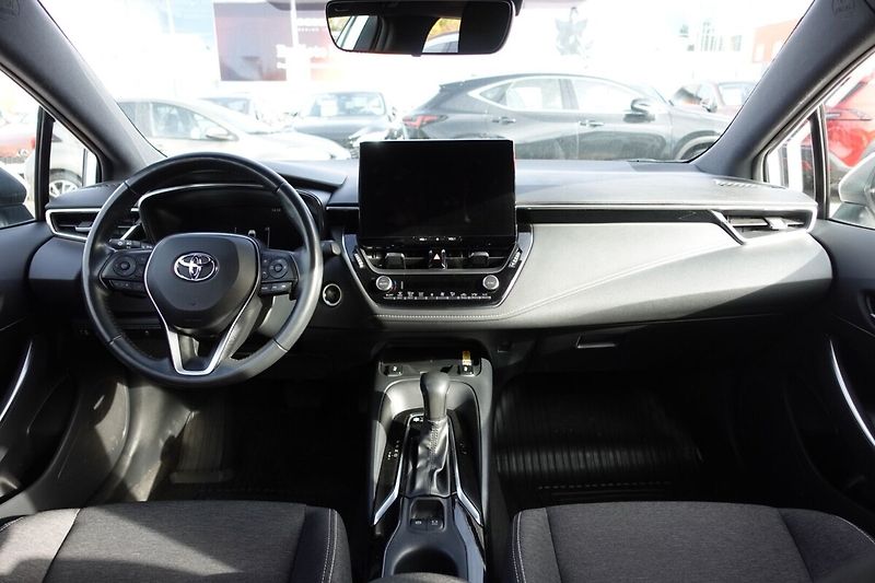 Toyota Corolla 2,0HSD 112kW Comfort Tech - fotka 16 z 32