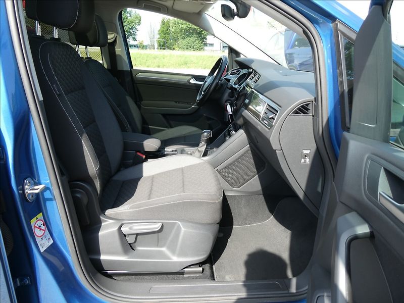 Volkswagen Touran 1,4 TSi 110kW DSG,LED,serviska - fotka 28 z 49
