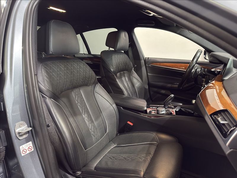 BMW Řada 5 3,0   540i LUXURY M-PAKET HARM - fotka 28 z 40