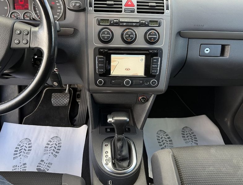 Volkswagen Touran (2009) 1.9TDI 77kW *Tažné*ALU*Servis* - fotka 14 z 21