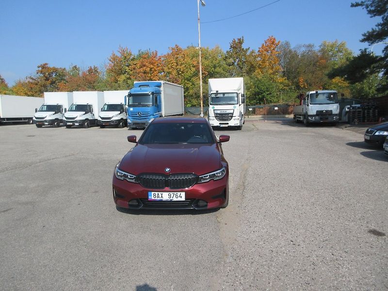 BMW Řada 3 3.0 330d At  Sport Line - fotka 2 z 20