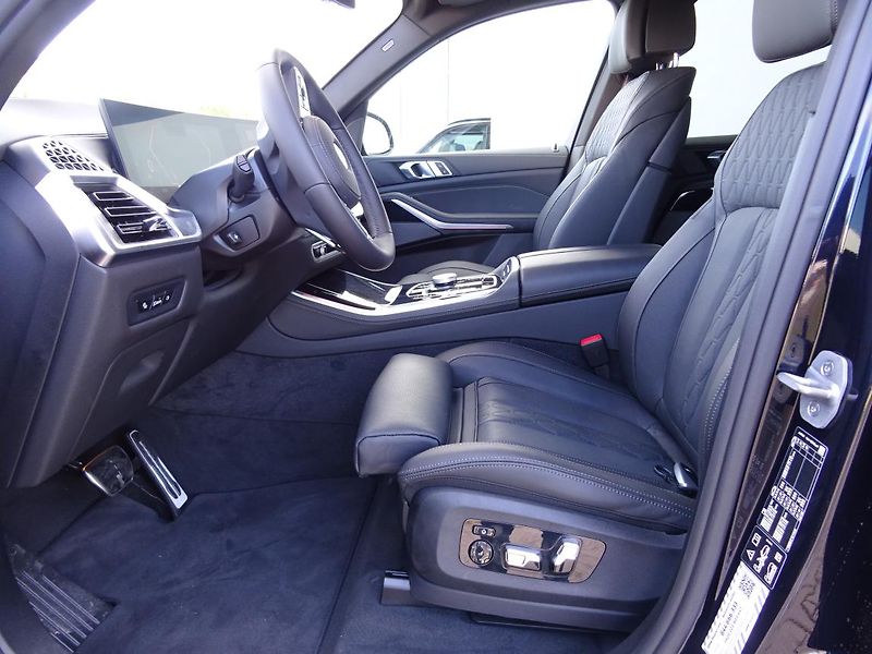 BMW X5 xDrive40d - fotka 2 z 7
