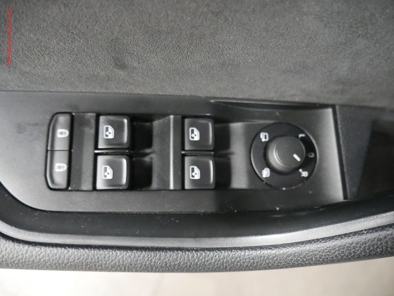 Škoda Superb (2018) 2.0 TDi 4x4, Ambition, DSG - fotka 24 z 26