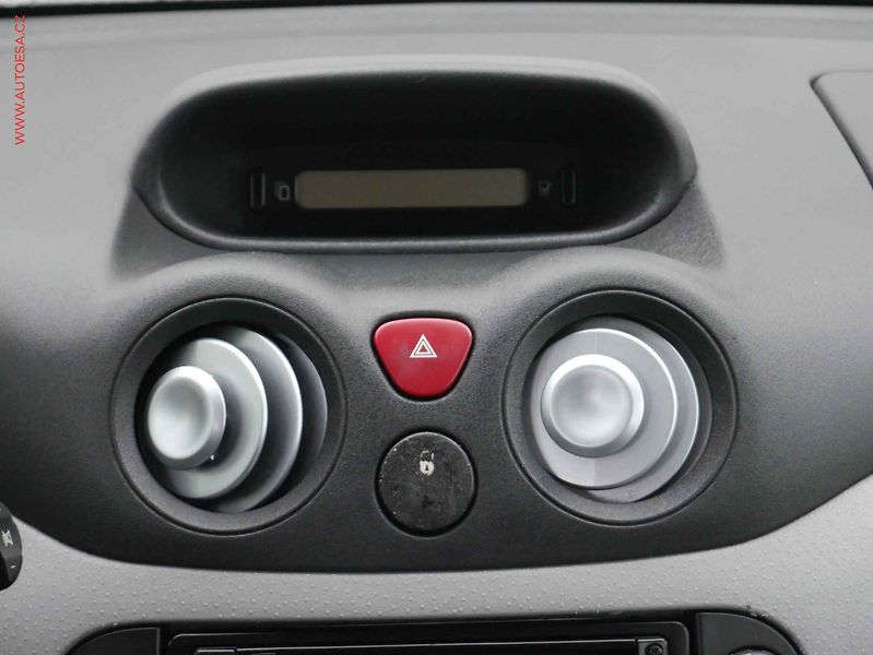 Citroën C3 (2002) 1.6i, Klima - fotka 11 z 14